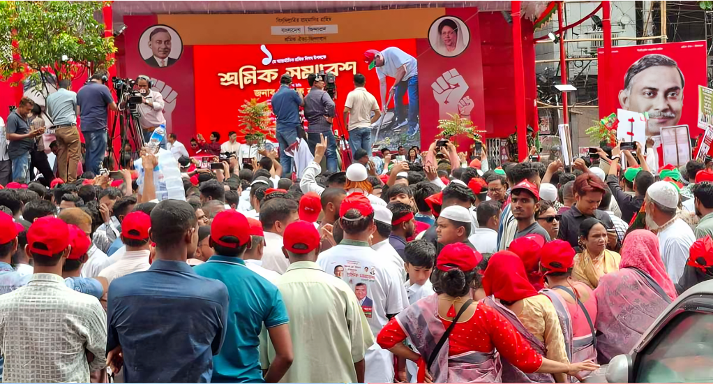 নয়াপল্টনে শ্রমিক সমাবেশে জনস্রোত, ঢাকায় তারেক রহমানের প্রথম জনসভা ঘিরে উত্তেজনা