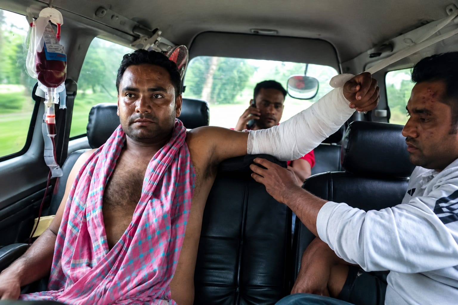 দর্শনায় যুবদল কর্মীদের ওপর যুবলীগের হামলা, গ্রেফতারের দাবিতে বিক্ষোভ