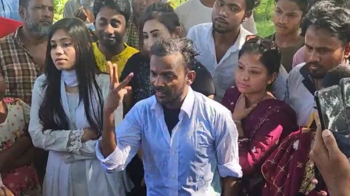 অবশেষে দুধ দিয়ে গোসল করে রিয়া মনিকে তালাক দিলেন হিরো আলম