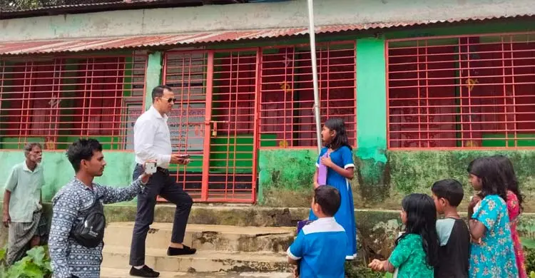 ৩ স্কুল ঘুরে একজনও শিক্ষক পেলেন না এমপি!