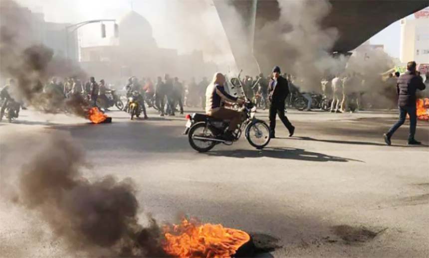 বিক্ষোভে উত্তাল ইরান, দুই সপ্তাহে নিহত ৮৩