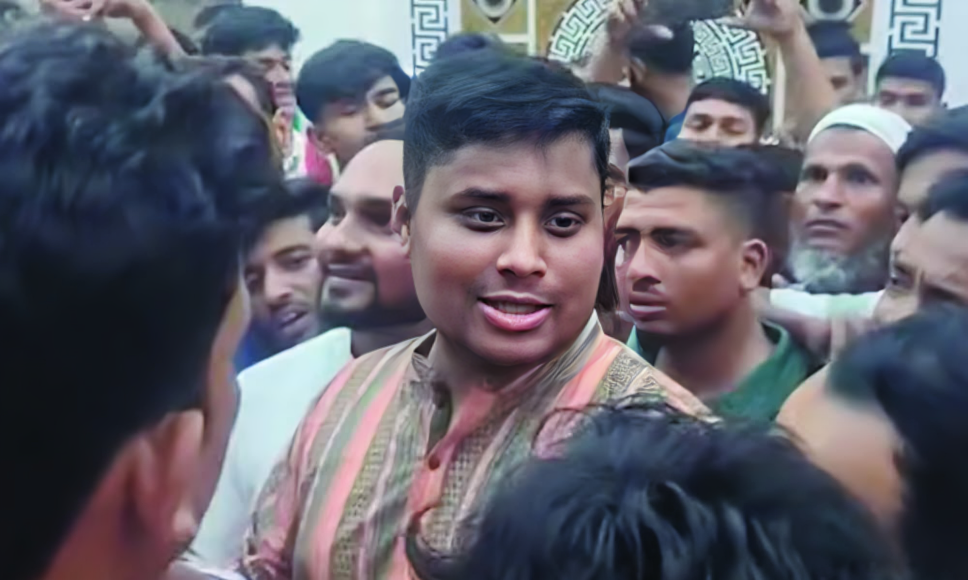 সাবেক মেয়র মনজুরের বাসায় গিয়ে বের হতেই প্রশ্নের মুখে হাসনাত