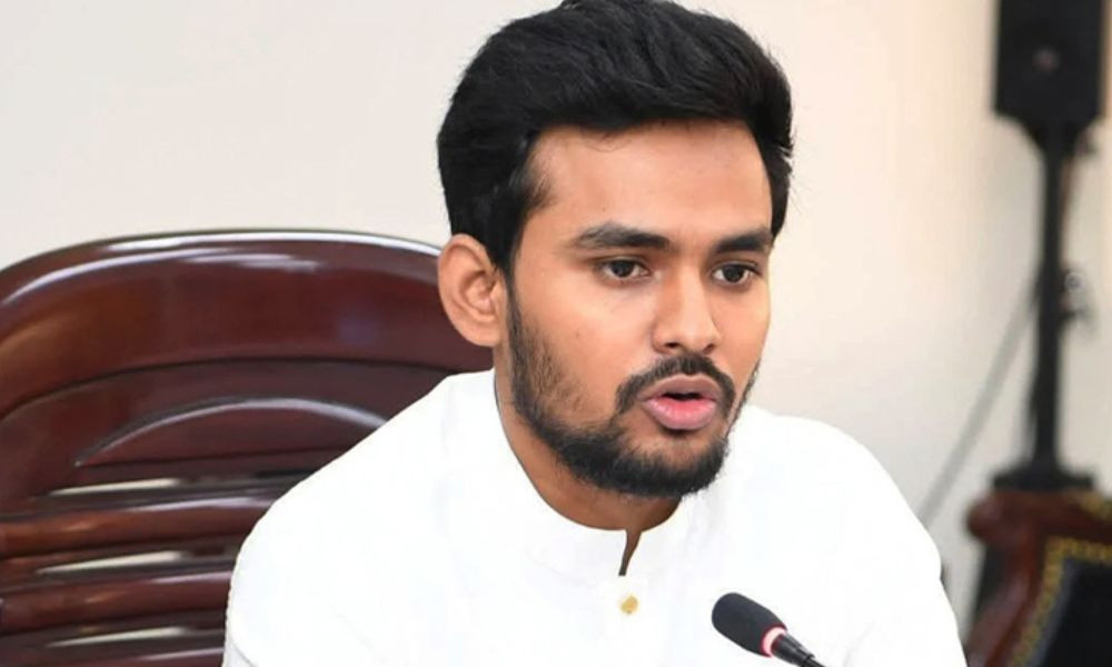 স্বাস্থ্য উপদেষ্টার বিদেশে চিকিৎসা মানবিক দৃষ্টিতে দেখা উচিত: আসিফ মাহমুদ