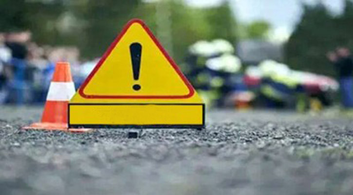 রাস্তায় ফেলা হলো নবজাতক, দ্রুতগতির গাড়িচাপায় নিহত!