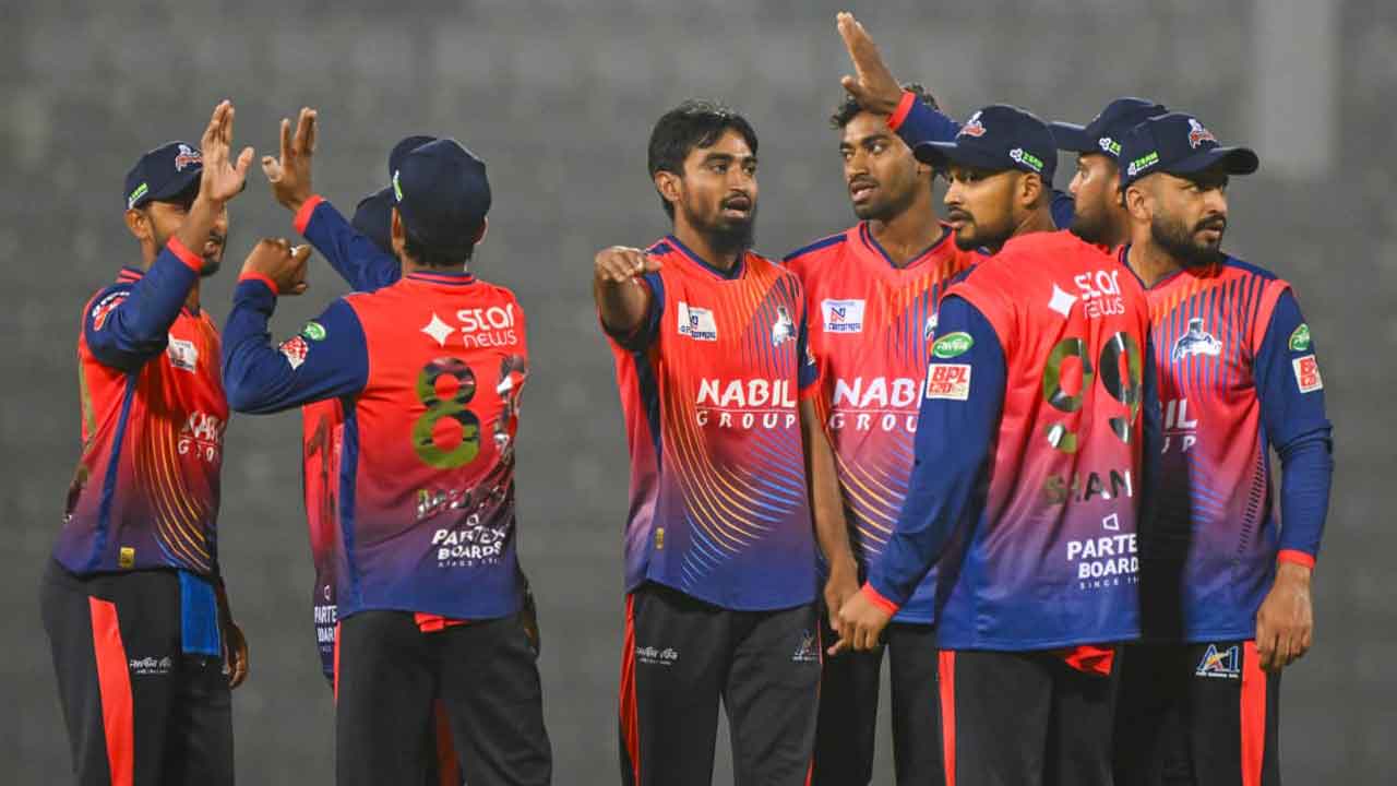 নোয়াখালীর হারের হ্যাটট্রিক থামাল মুশফিক-শান্তরা, রাজশাহী জিতে টেবিলের শীর্ষে