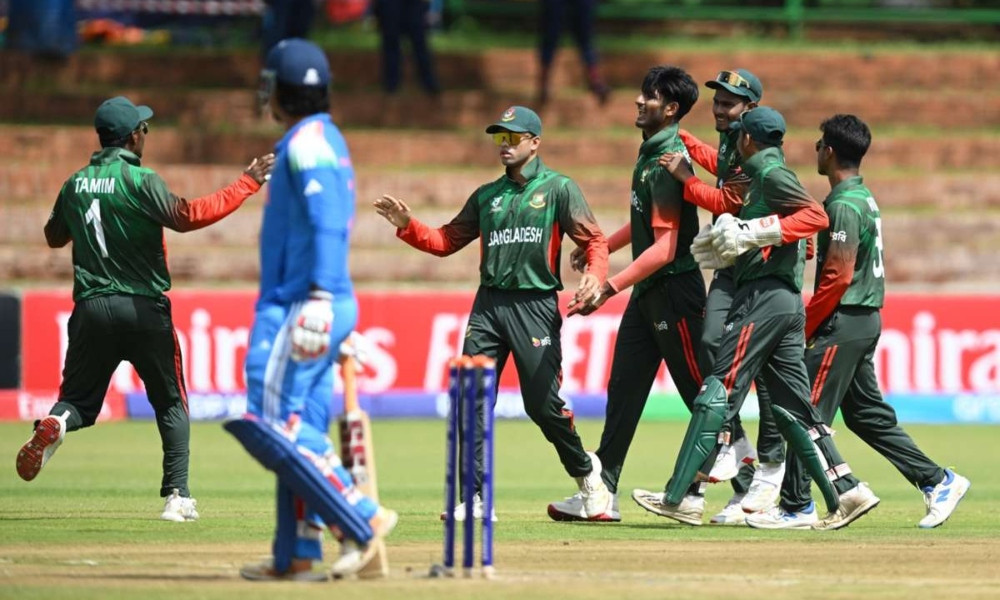 বাংলাদেশের পেসারের ঝড়ে বিপর্যস্ত ভারত