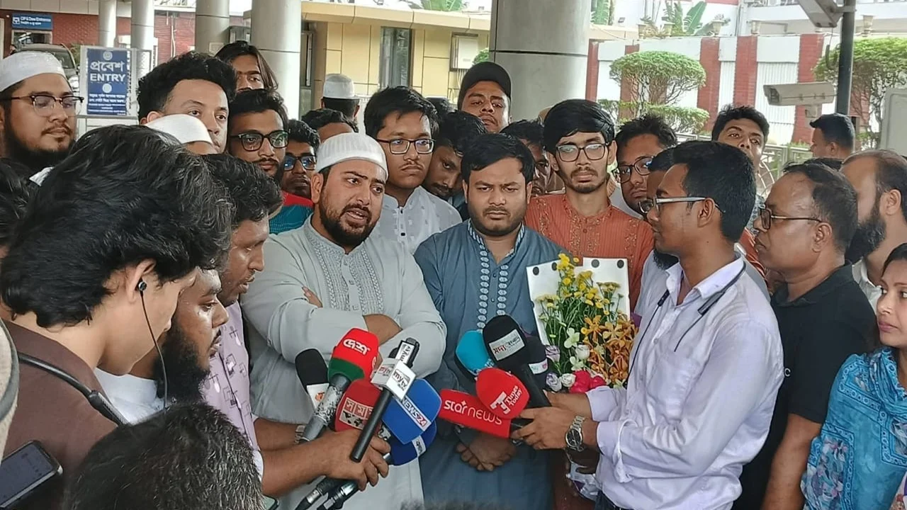 অধ্যাদেশ বাতিলের প্রতিবাদে ড. ইউনূসকে রাজপথে নামার আহ্বান নাহিদের