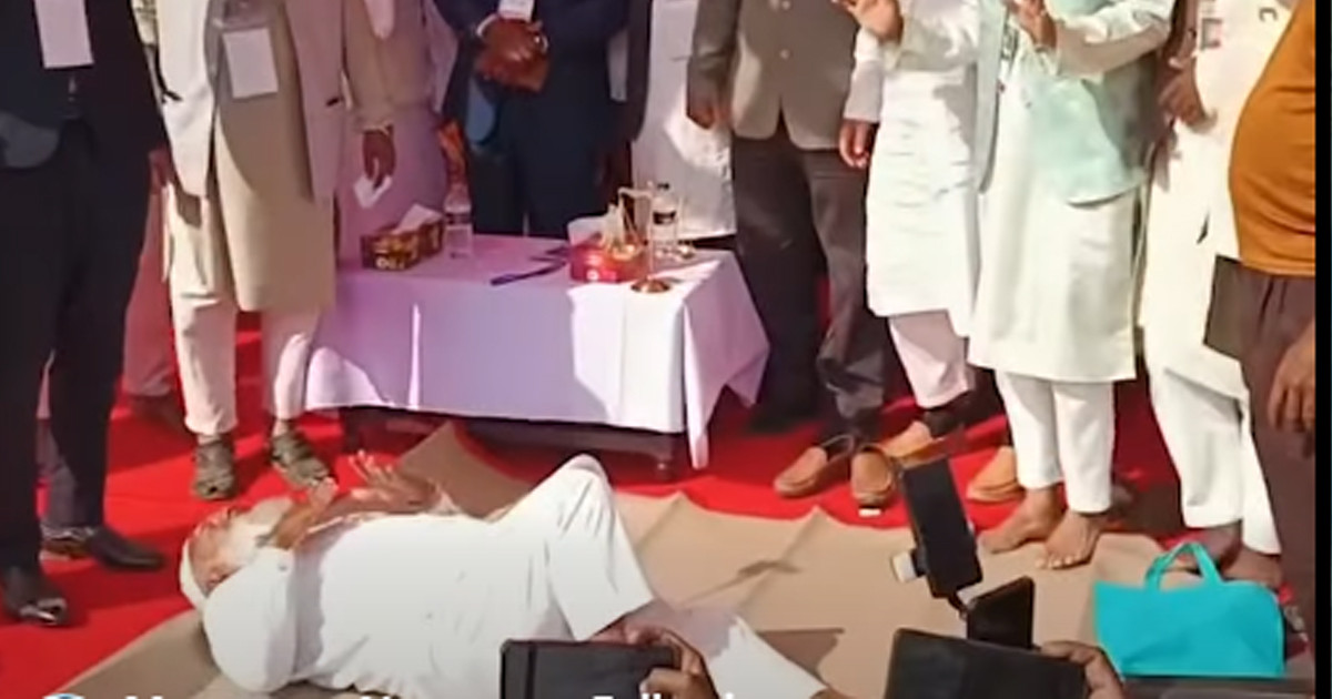 জামায়াতের আমির শীতল পাটি উপহার পেয়ে মঞ্চেই শুয়ে পড়লেন