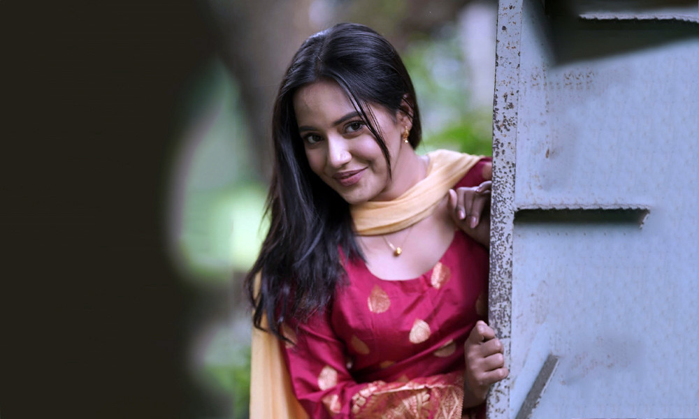 অভিনয় থেকে সাময়িক বিরতি, এবার যুক্তরাষ্ট্রের পথে সামিরা মাহি