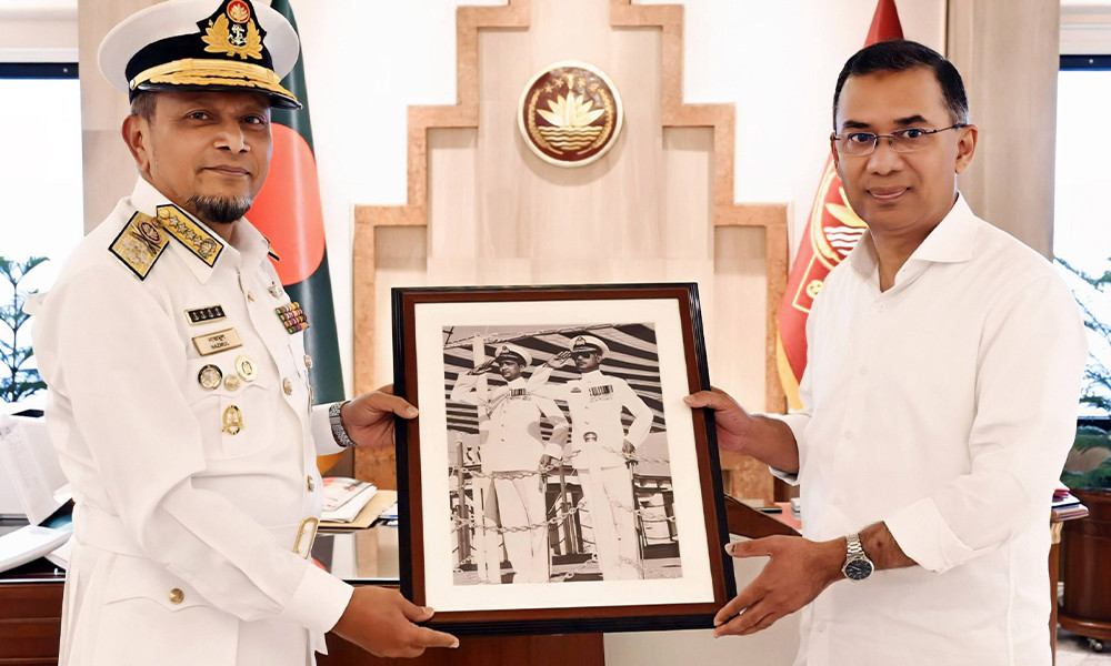 প্রধানমন্ত্রীর সঙ্গে নৌবাহিনী প্রধানের সৌজন্যমূলক সাক্ষাৎ