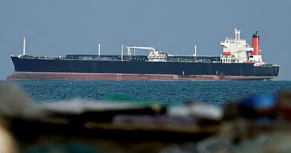 হরমুজ প্রণালী অতিক্রম করল চীনের ৩ জাহাজ