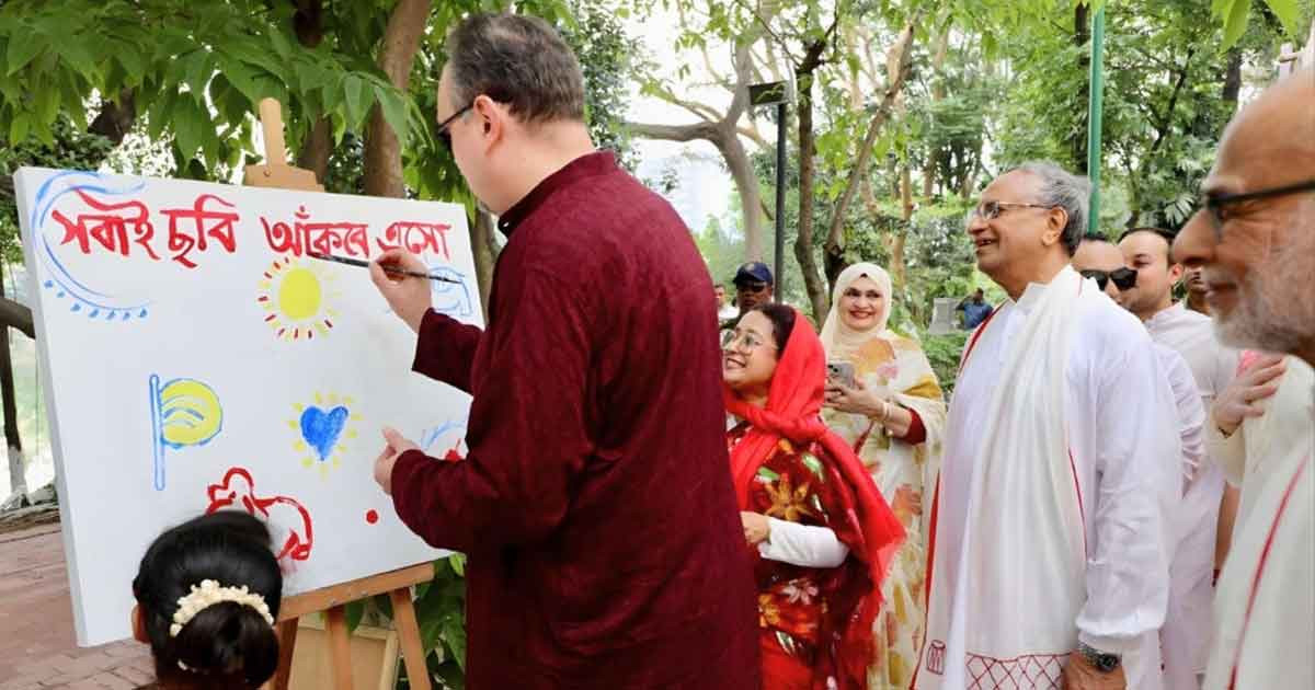 পহেলা বৈশাখে মুগ্ধ মার্কিন রাষ্ট্রদূত, জানালেন নববর্ষের শুভেচ্ছা