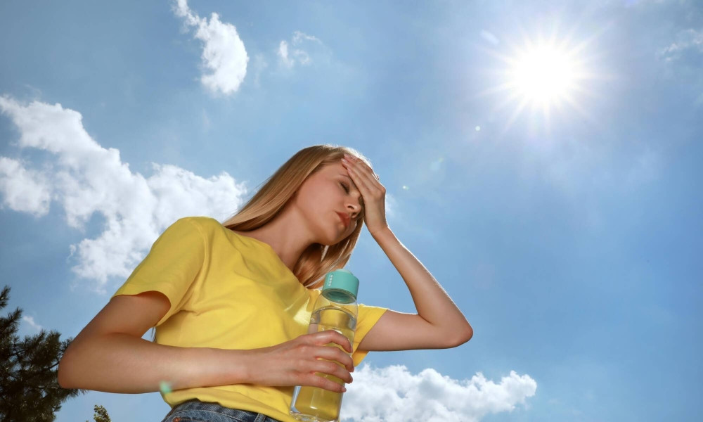 দাবদাহে বাড়ছে হিট স্ট্রোকের ঝুঁকি, জানুন লক্ষণ ও বাঁচার উপায়