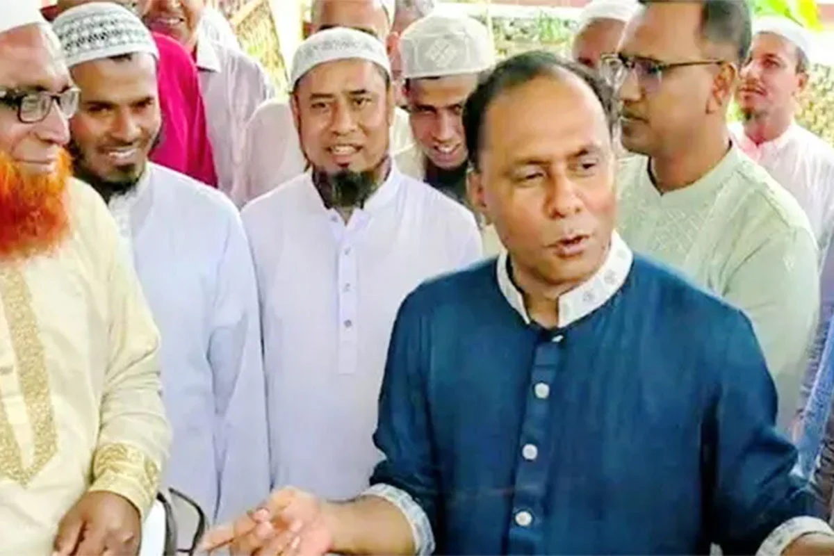 যদি রাজনীতি করেন, শিক্ষকতা ছেড়ে দেওয়া উচিত!