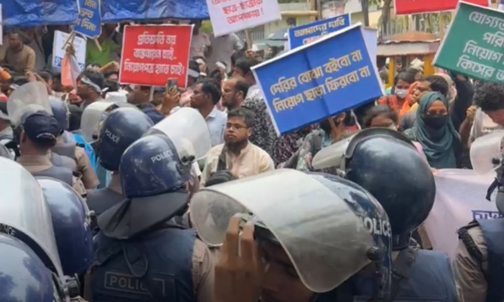 নিয়োগপত্রের দাবিতে উত্তাল শাহবাগ, শিক্ষক–পুলিশ মুখোমুখি অবস্থানে