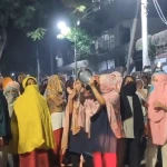 রাজনীতি নিষিদ্ধের দাবিতে মধ্যরাতে উত্তাল ইডেন কলেজ, গেটে বিক্ষোভ শিক্ষার্থীদের