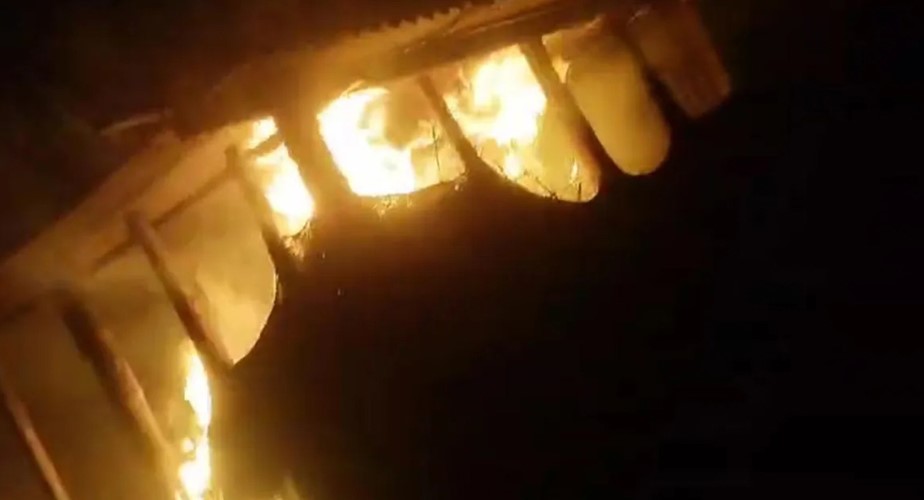ঢাবি ছাত্রশক্তি নেতার বাড়িতে আগুন, ফেসবুকে জানালেন সাইফুল্লাহ