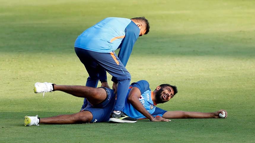 বিশ্বকাপ থেকে ছিটকে গেলেন বুমরাহ