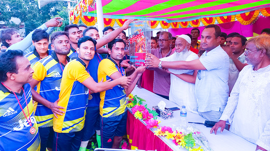 মামুনূর রশিদ স্মৃতি ফুটবল টুর্নামেন্টে চ্যাম্পিয়ন হলো রঙ্গপুর ক্রীড়া চক্র