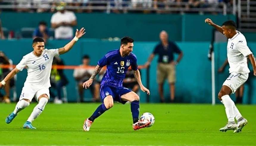 কাল ভোরে ব্রাজিলকে ছোঁয়ার হাতছানি মেসিদের সামনে