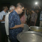 খুলনা হাসপাতালে অনিয়মে ক্ষুব্ধ স্বাস্থ্যমন্ত্রী, খাবার মুখে নিয়েই ফেলে দিলেন!