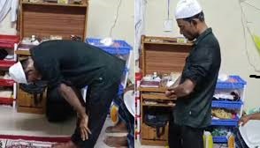 চোরকে নামাজ পড়িয়ে ছেড়ে দিল মাদ্রাসা কর্তৃপক্ষ!