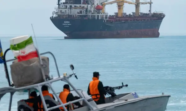 মার্কিন অবরোধে ক্ষুব্ধ ইরান, হরমুজ বন্ধের হুঁশিয়ারি