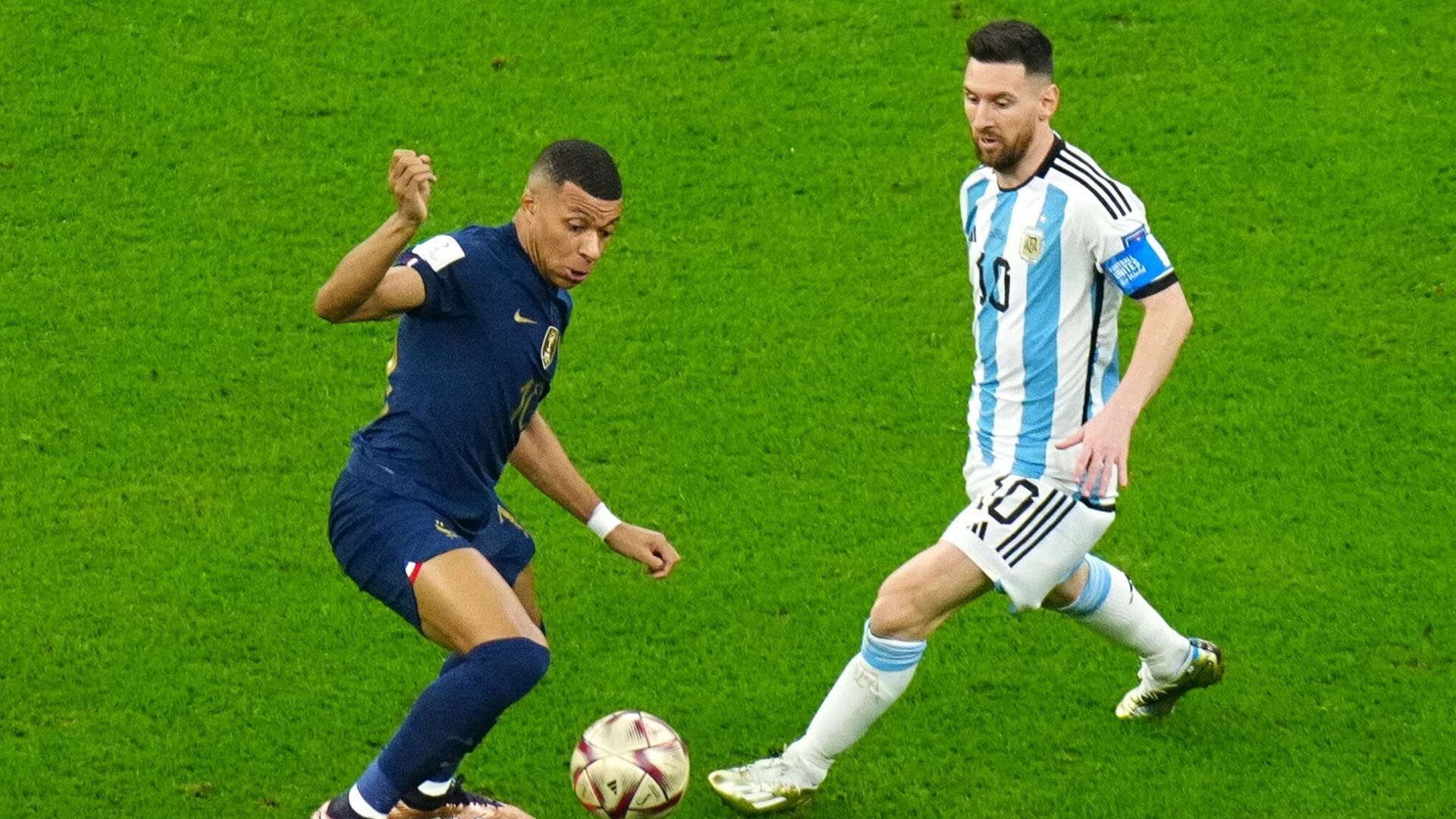 বিশ্বকাপ ফাইনালের পর ফের মুখোমুখি মেসি-এমবাপ্পের আর্জেন্টিনা-ফ্রান্স