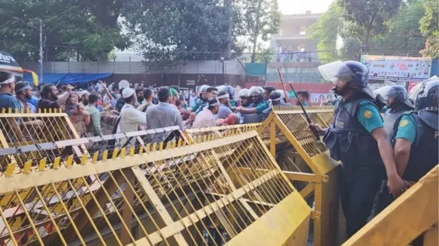 প্রাথমিক শিক্ষকদের পদযাত্রায় পুলিশের বাধা, টিয়ার শেল নিক্ষেপ