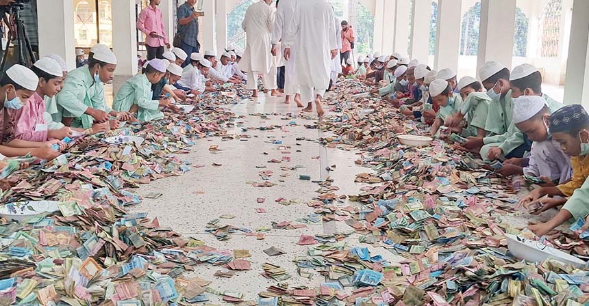 ৩ মাস ১ দিন পর পাগলা মসজিদের দানবাক্স মিলল ১৫ বস্তা টাকা, চলছে গণনা