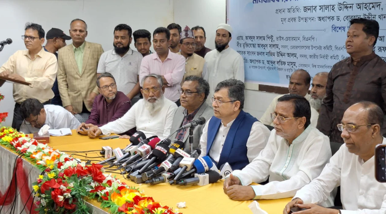 জাতীয় প্রেসক্লাবে ‘মানবাধিকার নিশ্চিতে রাজনীতিবিদদের ভূমিকা’ শীর্ষক আলোচনা সভা অনুষ্ঠিত