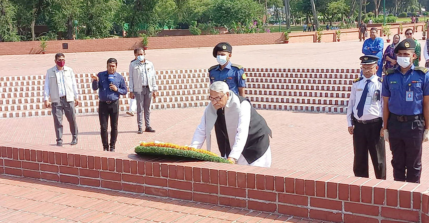 জাতীয় স্মৃতিসৌধে ডেপুটি স্পিকারের শ্রদ্ধা