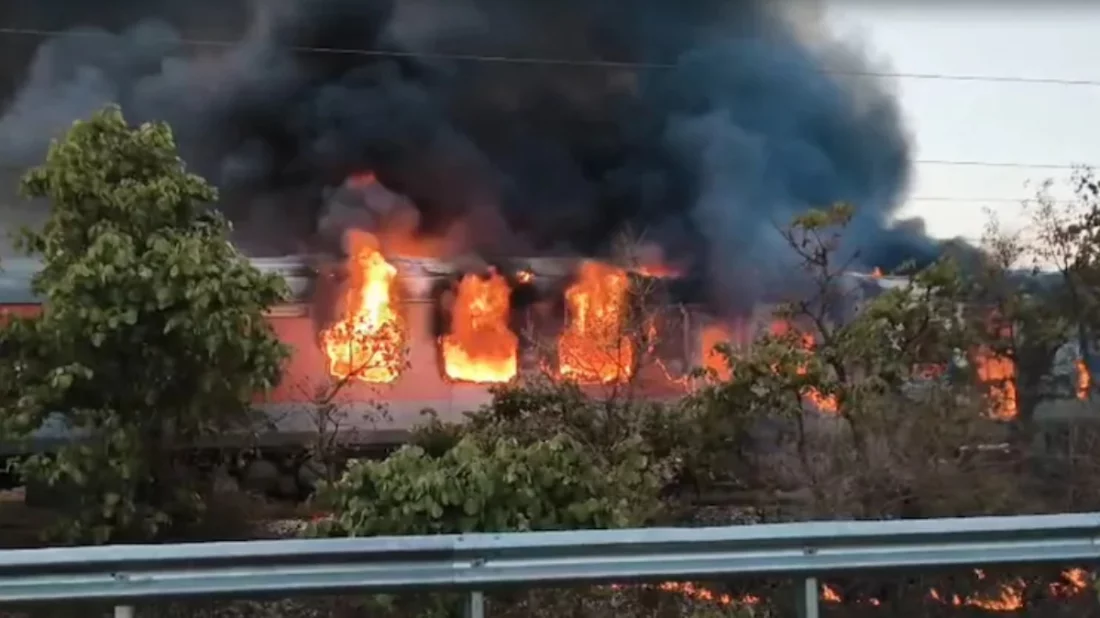 চলন্ত রাজধানী এক্সপ্রেসে ভয়াবহ আগুন, রাজস্থানে বড় দুর্ঘটনা