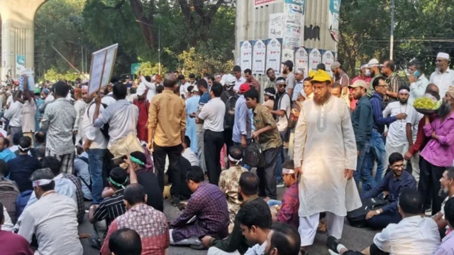 প্রাথমিক শিক্ষকদের অনির্দিষ্টকালের কর্মবিরতি, বন্ধ ৬৫ হাজার বিদ্যালয়