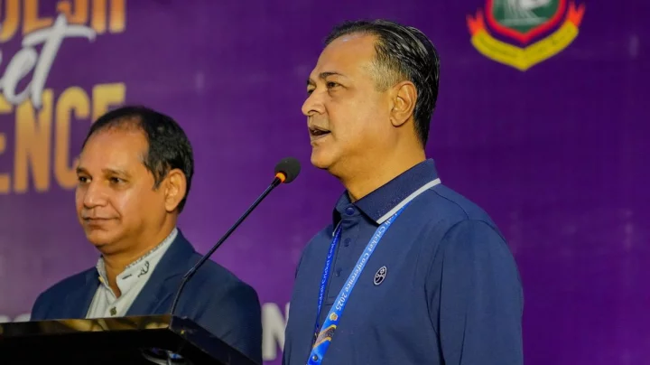 ‘ক্ষমা চাইবেন তো দূরের কথা, সরিও বলতে রাজি নন আসিফ’