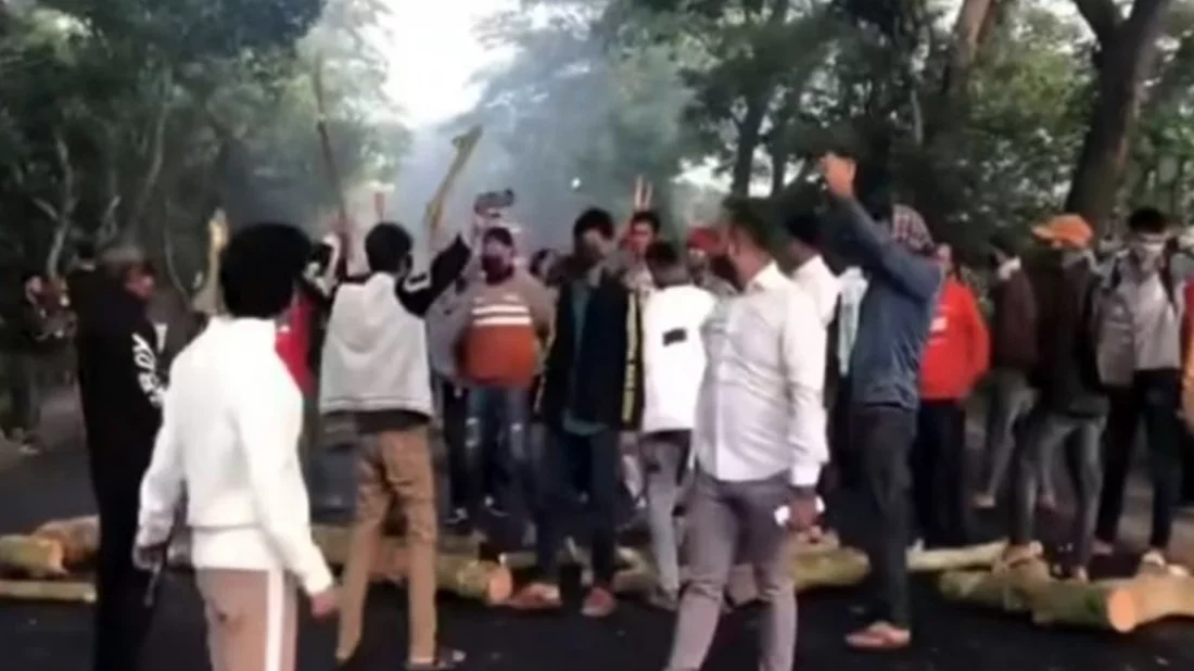 গোপালগঞ্জে মহাসড়ক অবরোধ, নিষিদ্ধ ছাত্রলীগের বিক্ষোভ