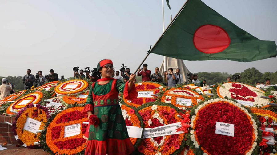 স্বাধীনতা দিবসে জাতীয় স্মৃতিসৌধে জনতার ঢল