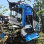 চট্টগ্রামে ভয়াবহ বাস সংঘর্ষে নিহত ৪, চালকের উত্তেজনা নিয়ে উঠছে প্রশ্ন