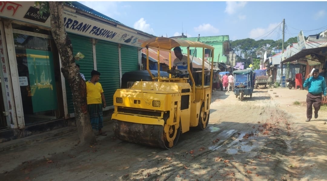 জনদুর্ভোগ লাঘবে ‘চাষীরহাট উন্নয়ন প্রকল্প’র সড়ক সংস্কার