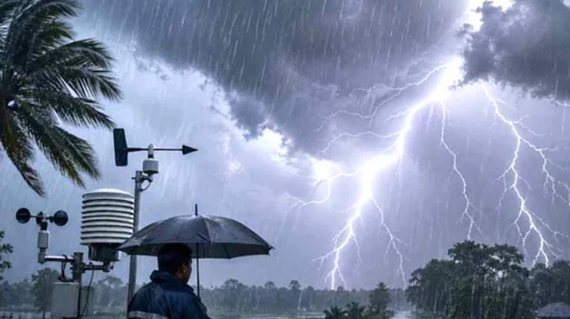 দুপুরের আগেই ঝড়-বৃষ্টির শঙ্কা, ৮ অঞ্চলের নদীবন্দরে সতর্ক সংকেত