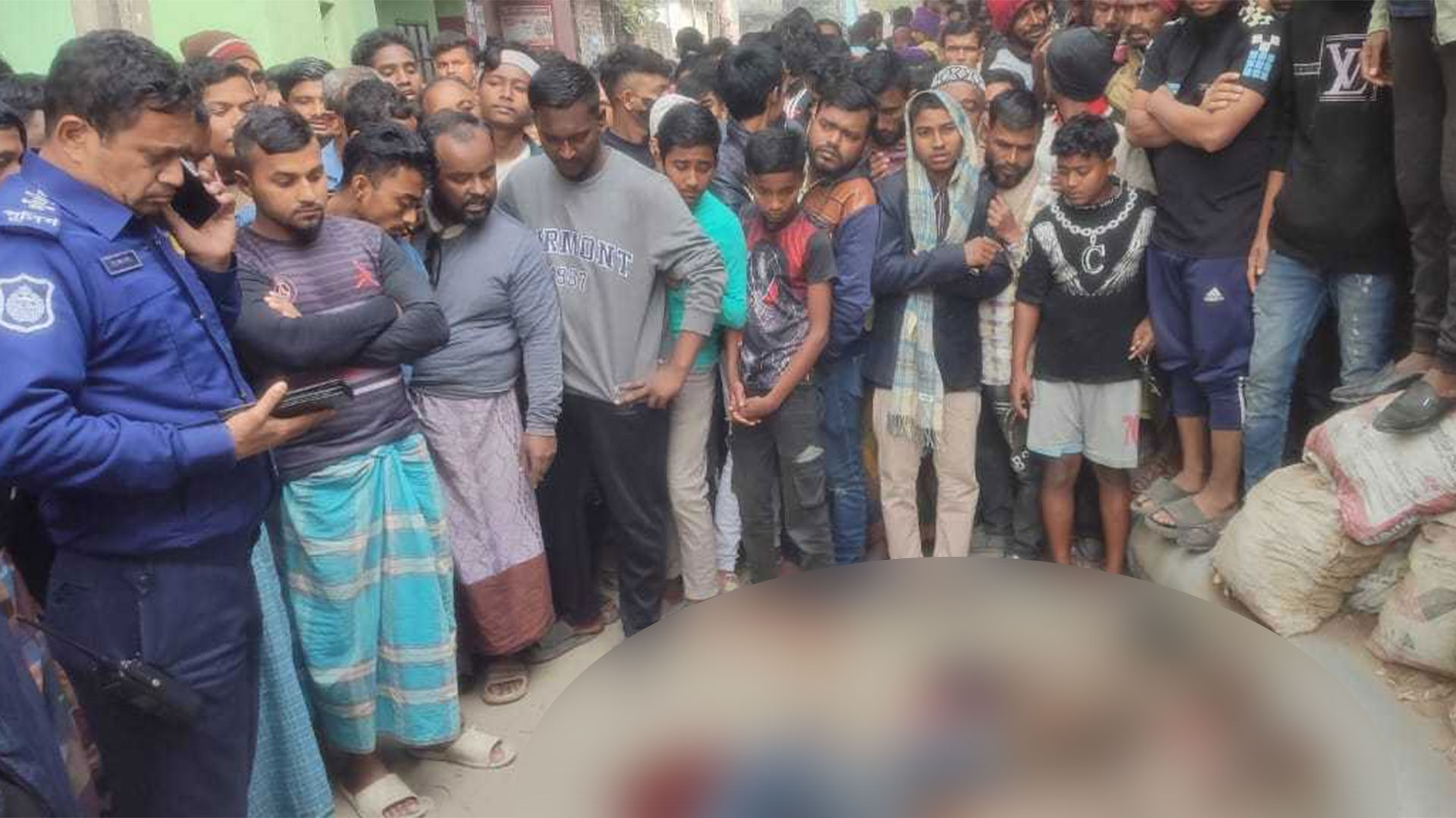 মসজিদে মাইকিং করে গণপিটুনি, দুই ডাকাত নিহত