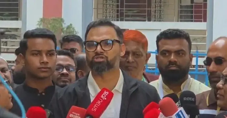 ভোট দিয়ে আমিনুল বললেন, তরুণদের নিয়ে বাংলাদেশ গড়তে চাই
