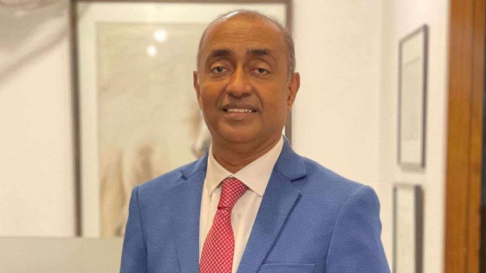 অ্যাটর্নি জেনারেল পদত্যাগ করে নির্বাচন করার ঘোষণা