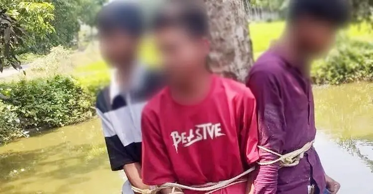 প্রাইভেট শেষে বাজি ধরে কলা চুরি করতে গিয়ে বিপত্তি