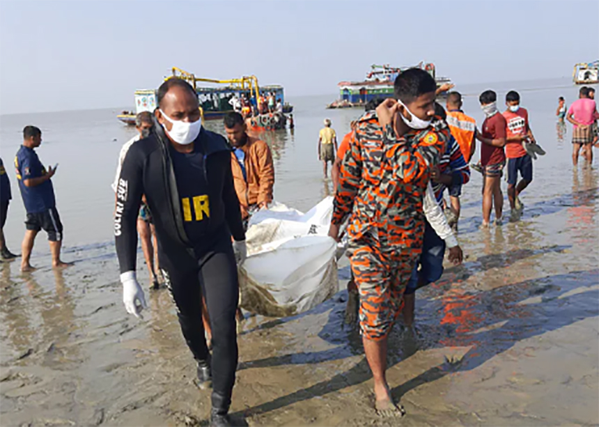 মিরসরাইয়ে ড্রেজারডুবিতে মৃত বাকি তিনজনের লাশ উদ্ধার