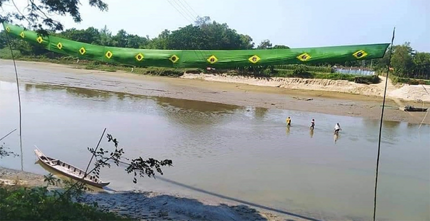 বাঁকখালীর তীরে ১০০ ফুট দীর্ঘ ব্রাজিলের পতাকা