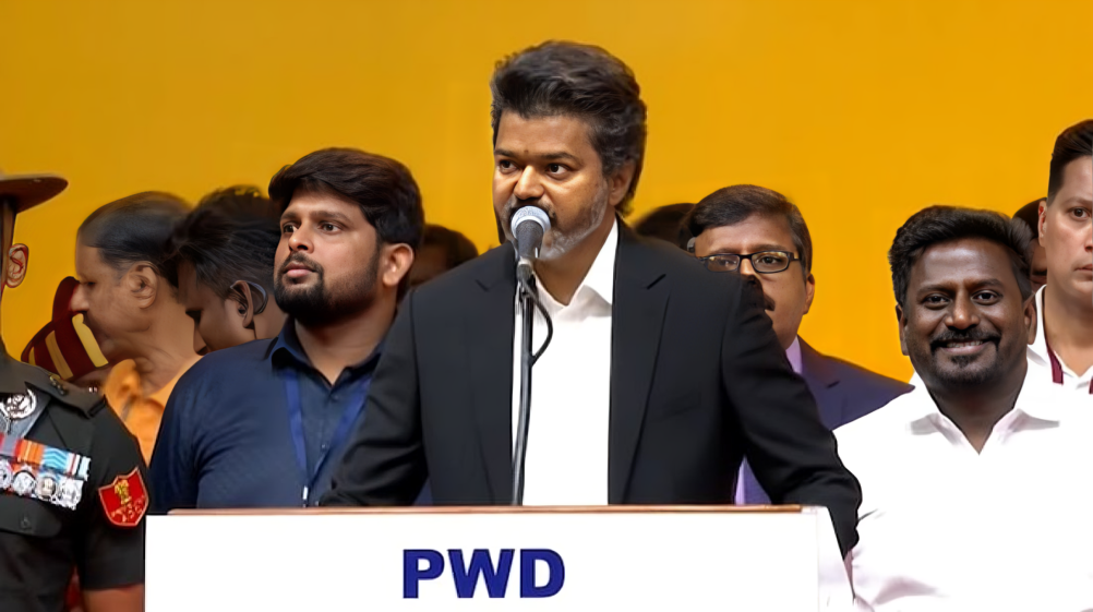 তামিলনাড়ুর মুখ্যমন্ত্রী হিসেবে শপথ নিলেন অভিনেতা বিজয়