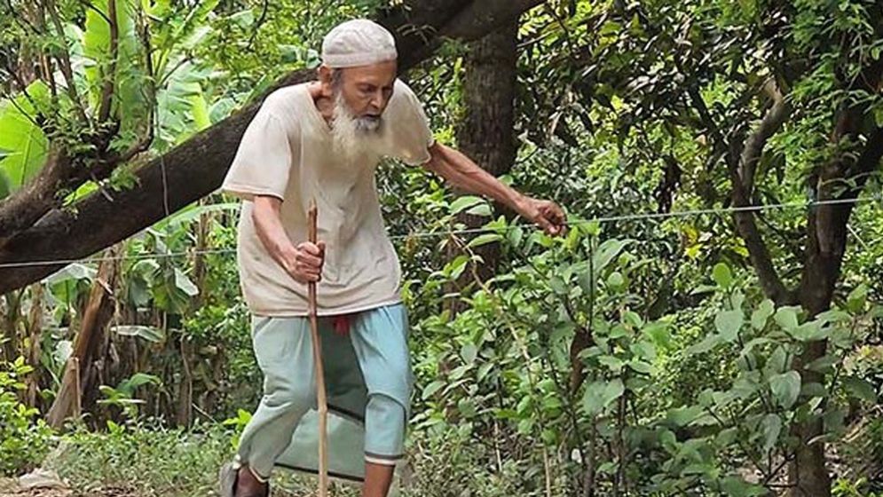 দড়ি ধরে মসজিদে যাওয়া সেই অন্ধ মুয়াজ্জিন আর নেই
