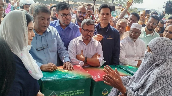 রাজধানীর ভাষানটেকে অগ্নিকাণ্ডে ক্ষতিগ্রস্তদের সহায়তায় ডা. জুবাইদা রহমান