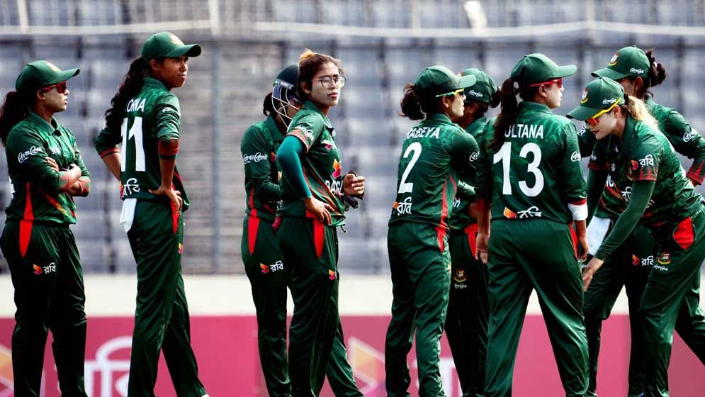 বাংলাদেশ নারী দলের বিশ্বকাপের সেমিফাইনালে খেলার এখনো সুযোগ আছে।